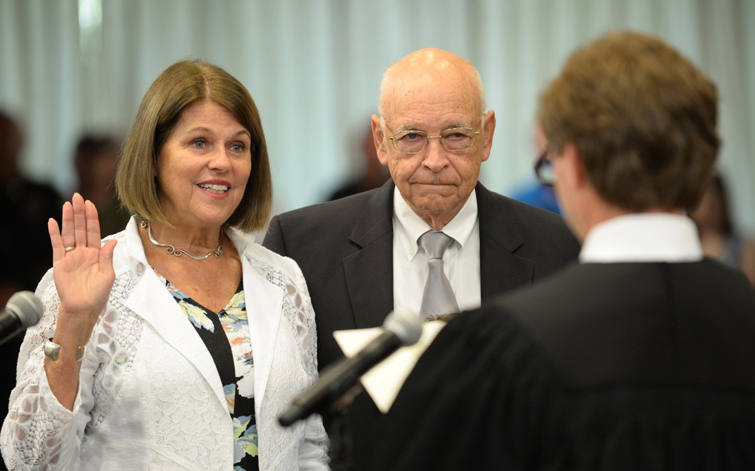 Terry Hill takes the oath of office. 